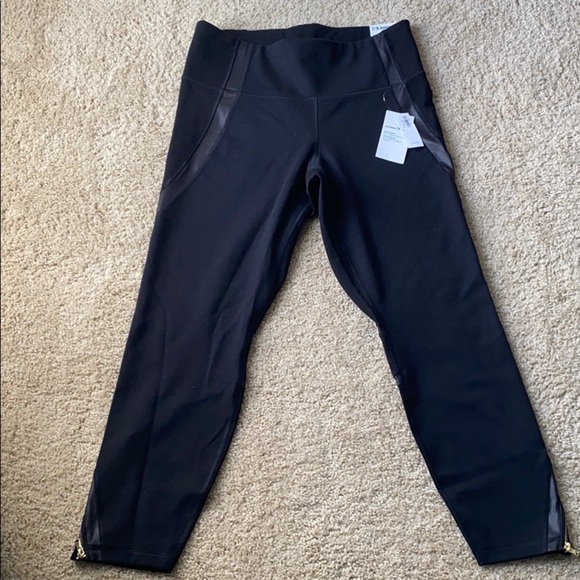 NWT 7/8 old navy black leggings szL w zipper - Picture 1 of 3